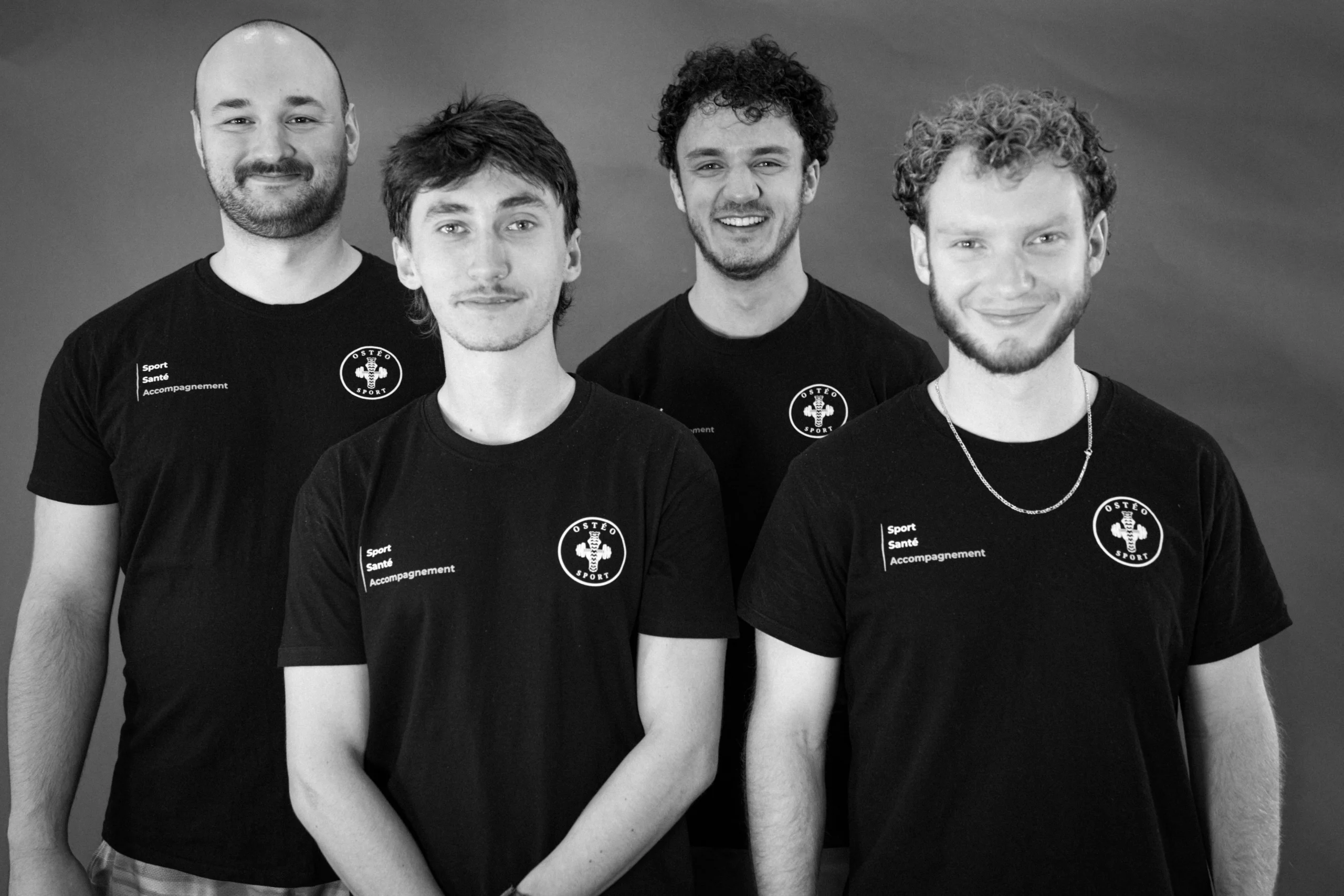 L'équipe d'Ostéo Sport Lyon réunie dans le studio de la Croix-Rousse
